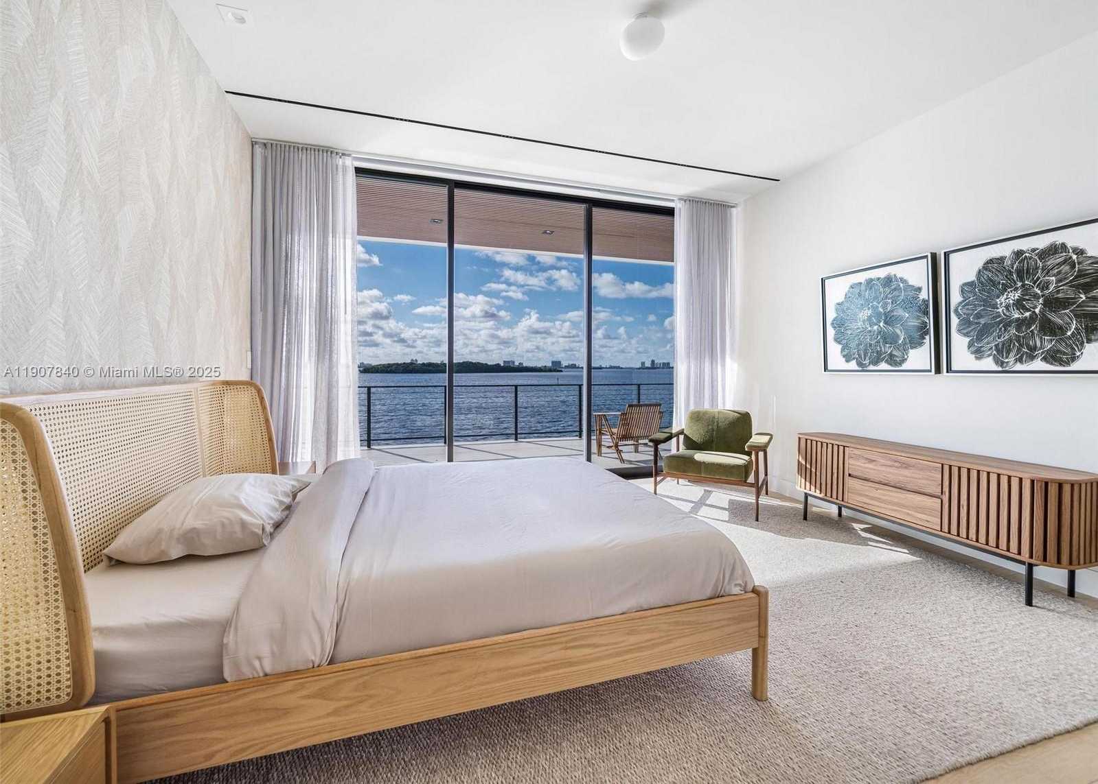 Small Image of 11400 NORTH BAYSHORE DR, North Miami Number 69