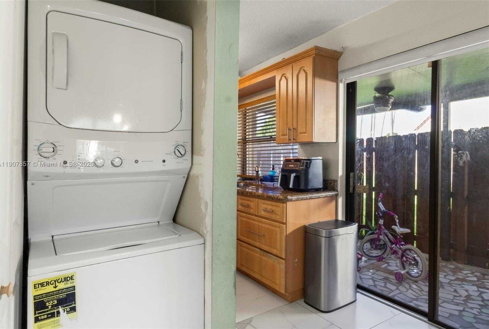 Small Image of 17214 NORTH WEST 66TH CT, Hialeah Number 13