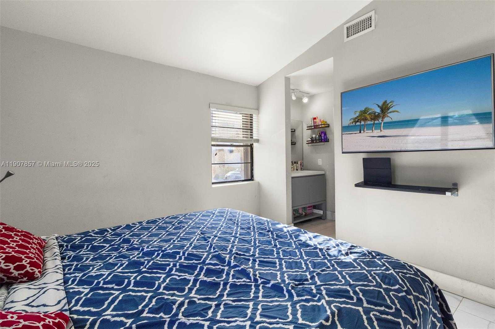 Small Image of 17214 NORTH WEST 66TH CT, Hialeah Number 21