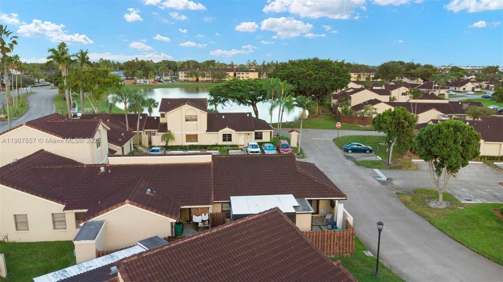 Small Image of 17214 NORTH WEST 66TH CT, Hialeah Number 8