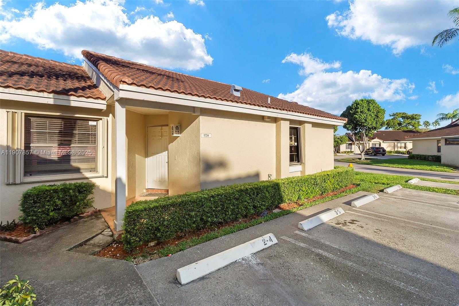Small Image of 17214 NORTH WEST 66TH CT, Hialeah Number 9