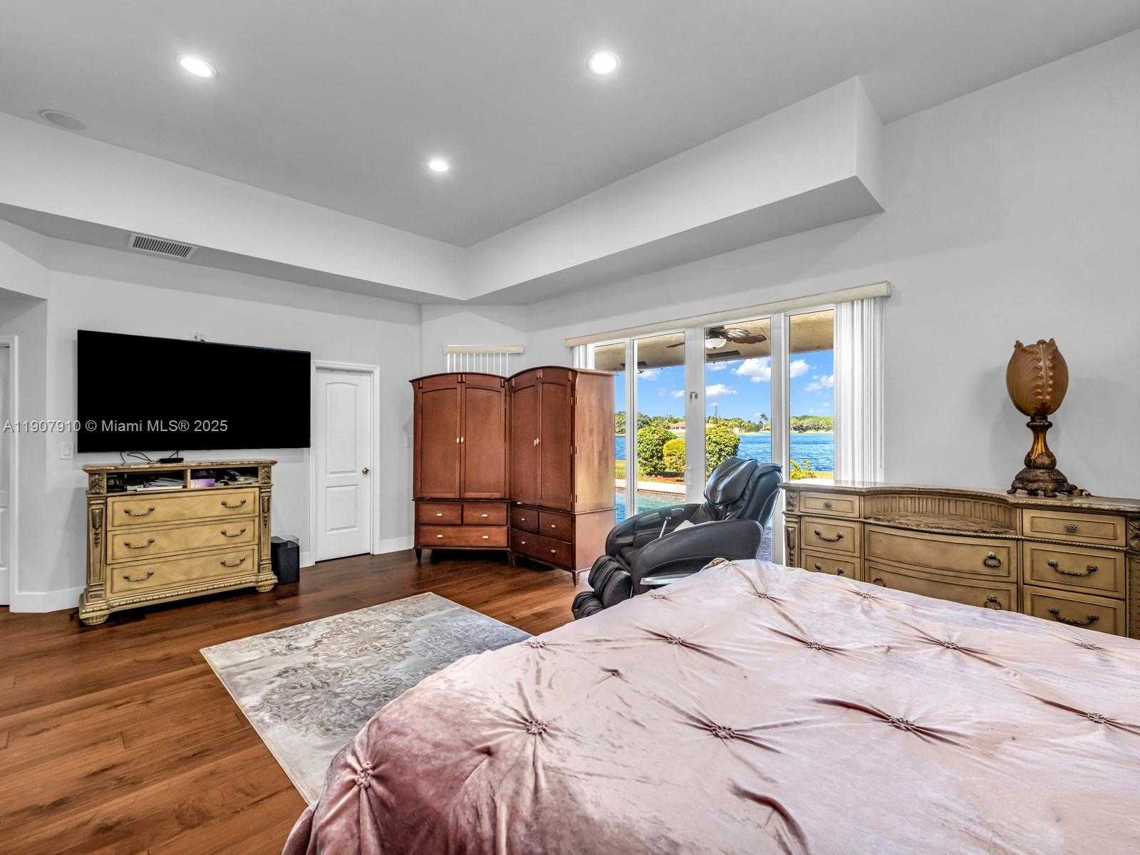 Small Image of 2710 WALKERS WAY, Weston Number 26