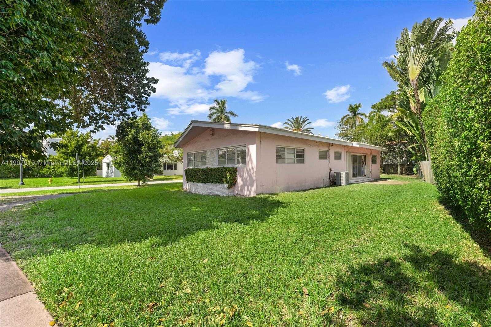 Small Image of 4601 ROYAL PALM AVE, Miami Beach Number 17