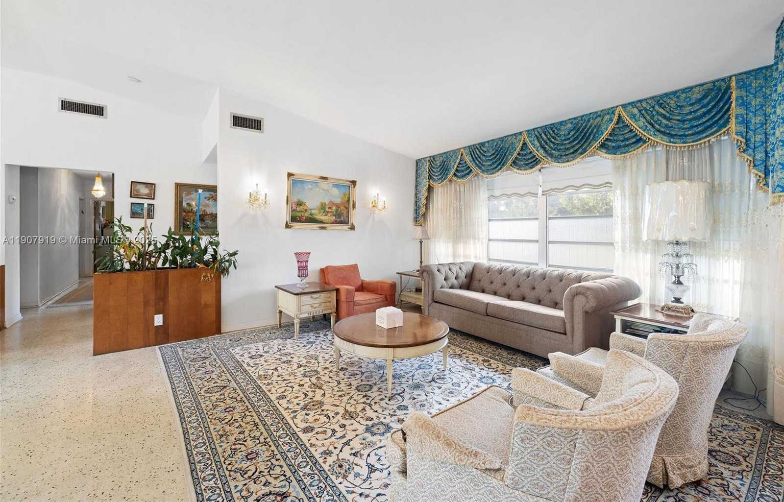 Small Image of 4601 ROYAL PALM AVE, Miami Beach Number 3