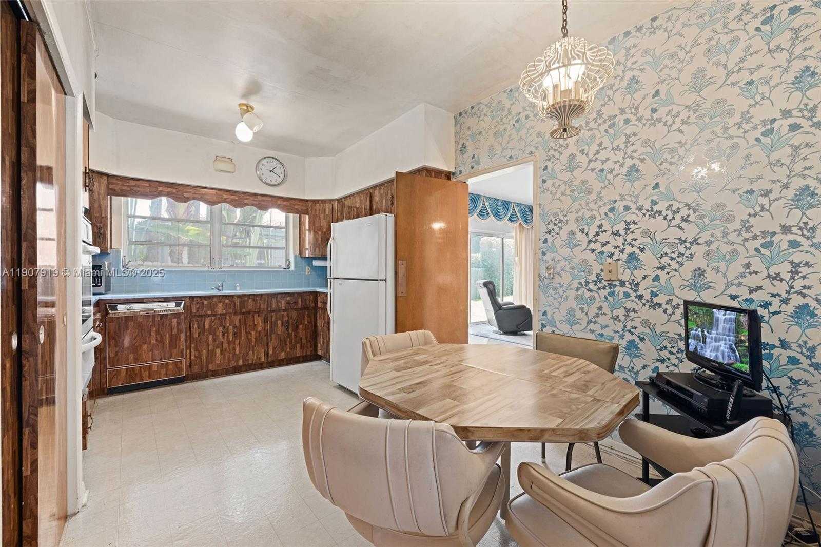 Small Image of 4601 ROYAL PALM AVE, Miami Beach Number 5