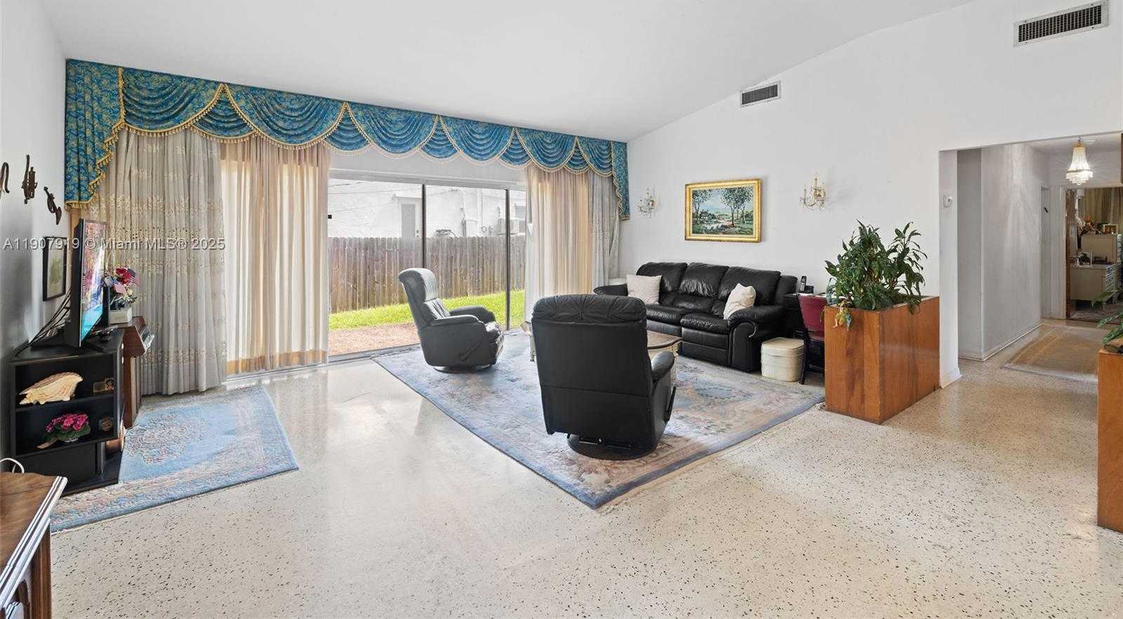 Small Image of 4601 ROYAL PALM AVE, Miami Beach Number 8