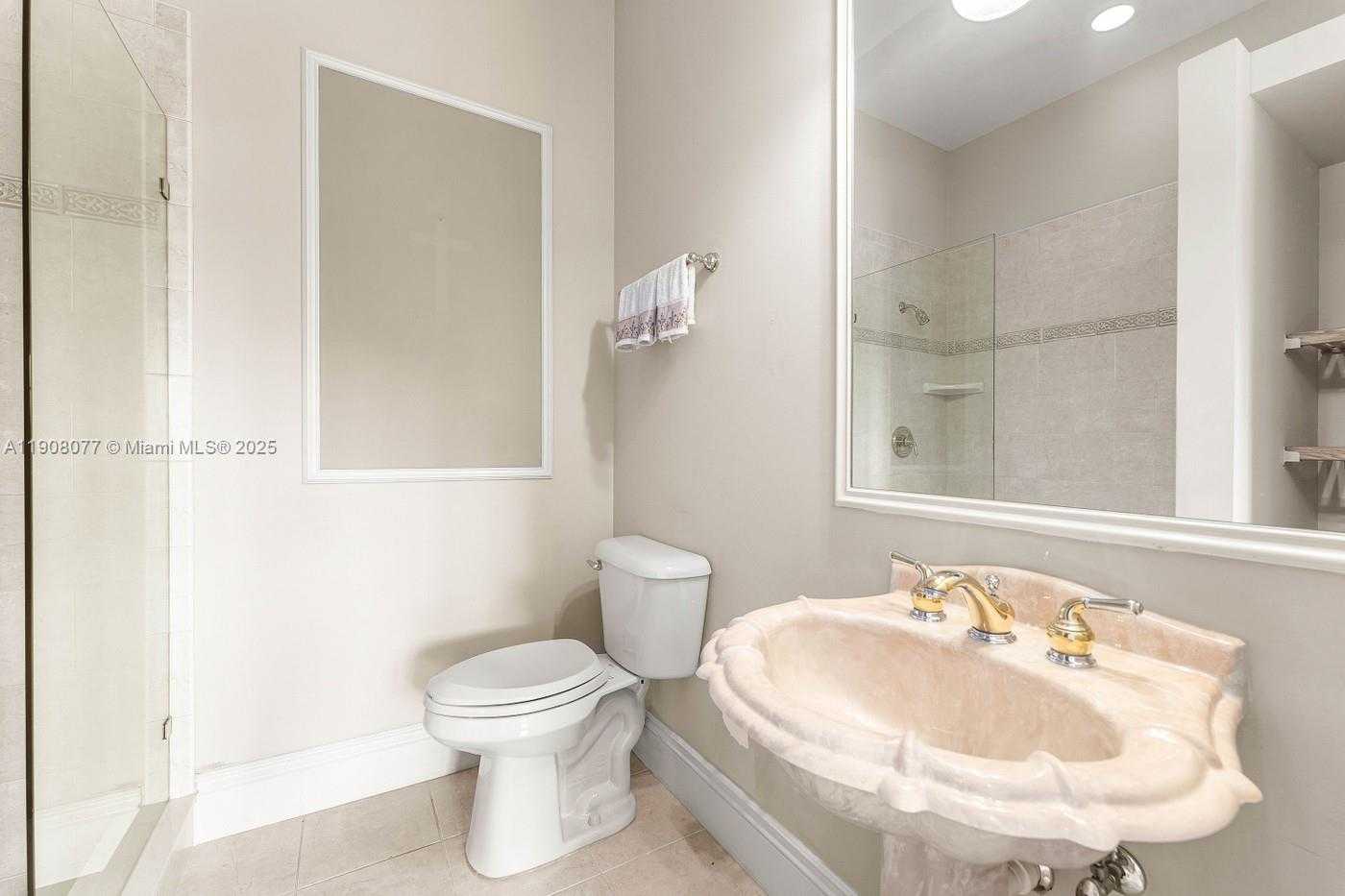 Small Image of 705 OCEAN DR, Juno Beach Number 12