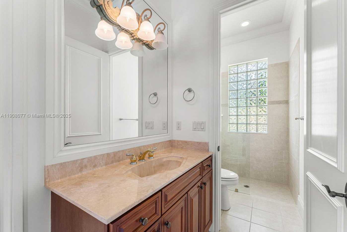 Small Image of 705 OCEAN DR, Juno Beach Number 20