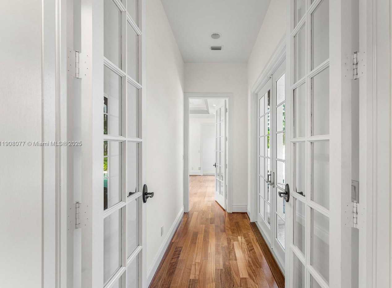 Small Image of 705 OCEAN DR, Juno Beach Number 21