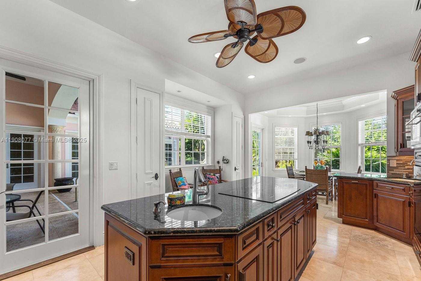 Small Image of 705 OCEAN DR, Juno Beach Number 24