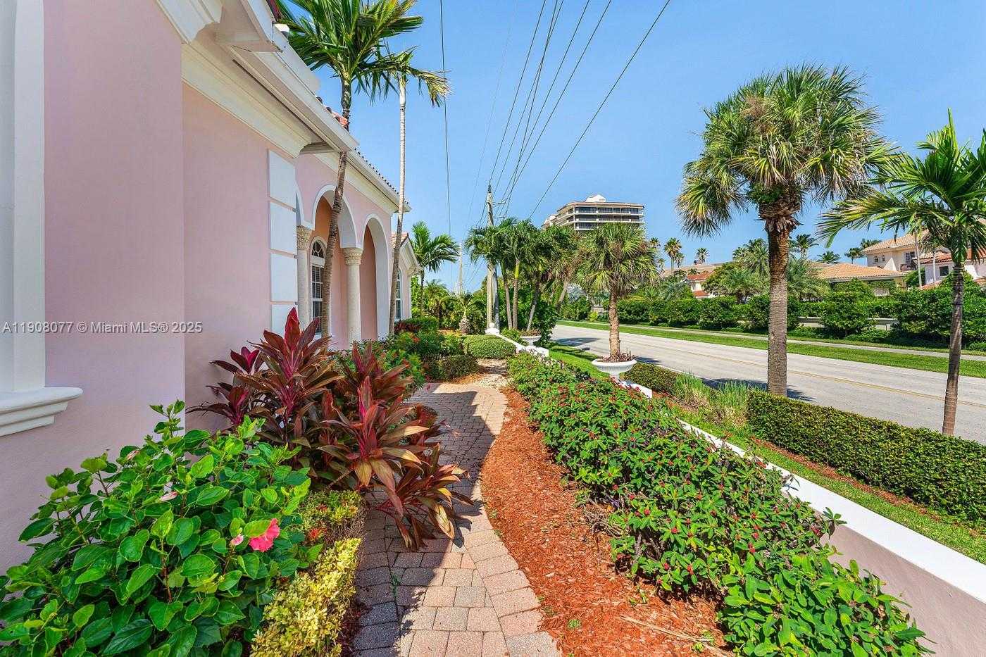 Small Image of 705 OCEAN DR, Juno Beach Number 29