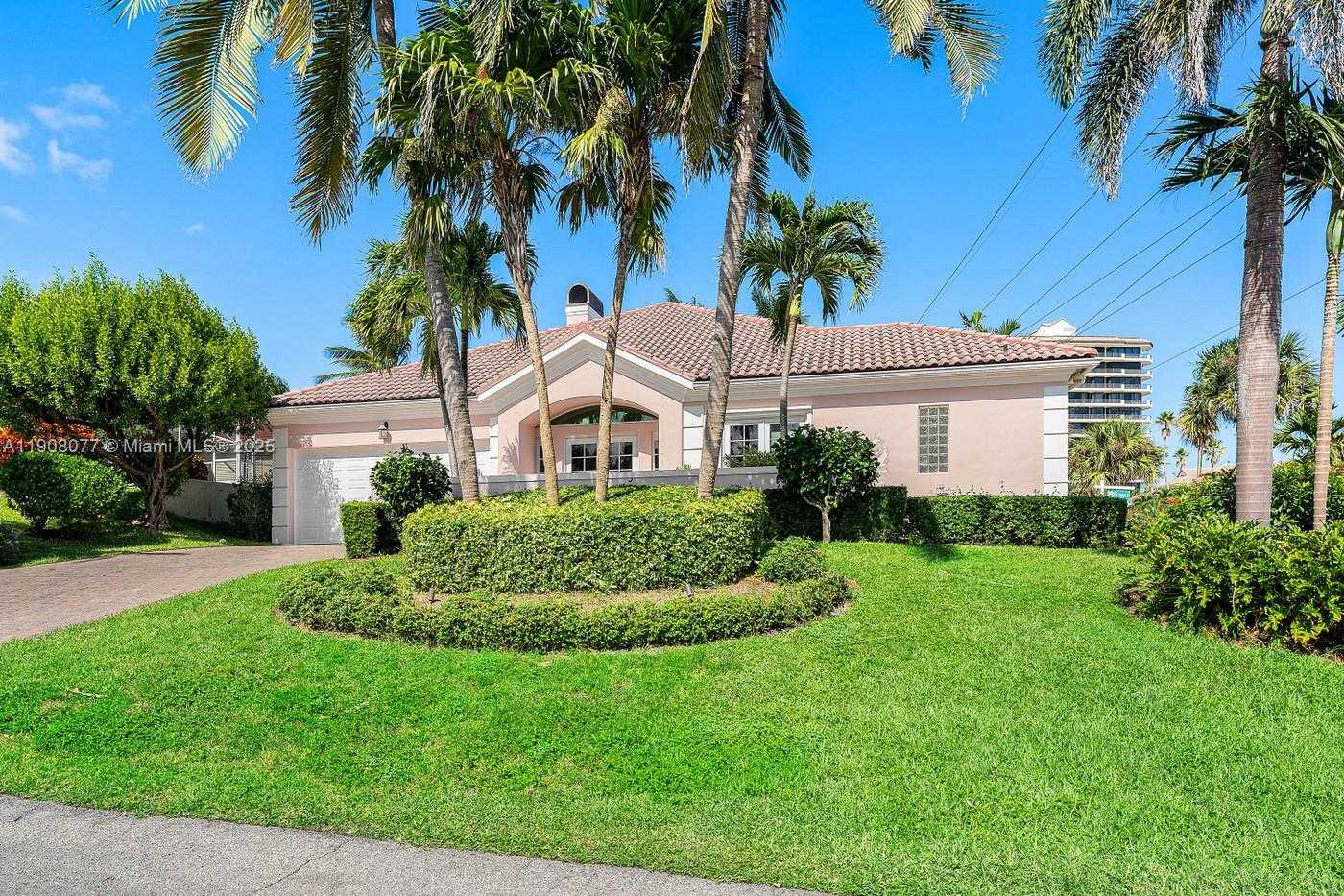 Small Image of 705 OCEAN DR, Juno Beach Number 3