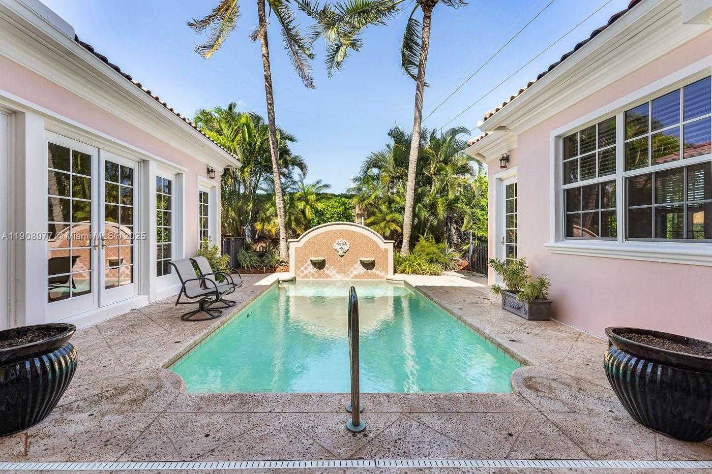 Small Image of 705 OCEAN DR, Juno Beach Number 39