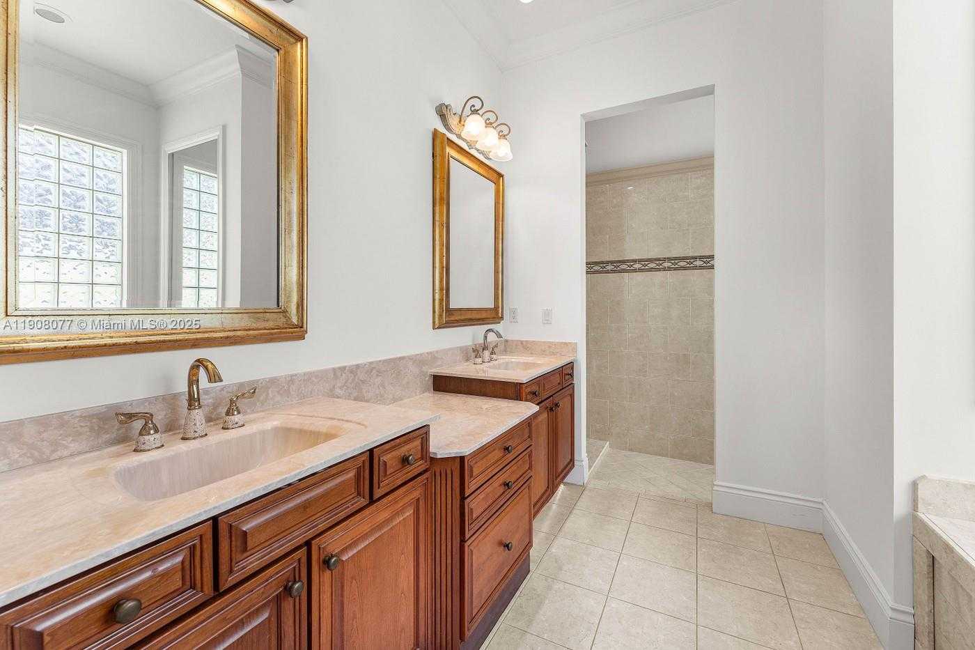 Small Image of 705 OCEAN DR, Juno Beach Number 41