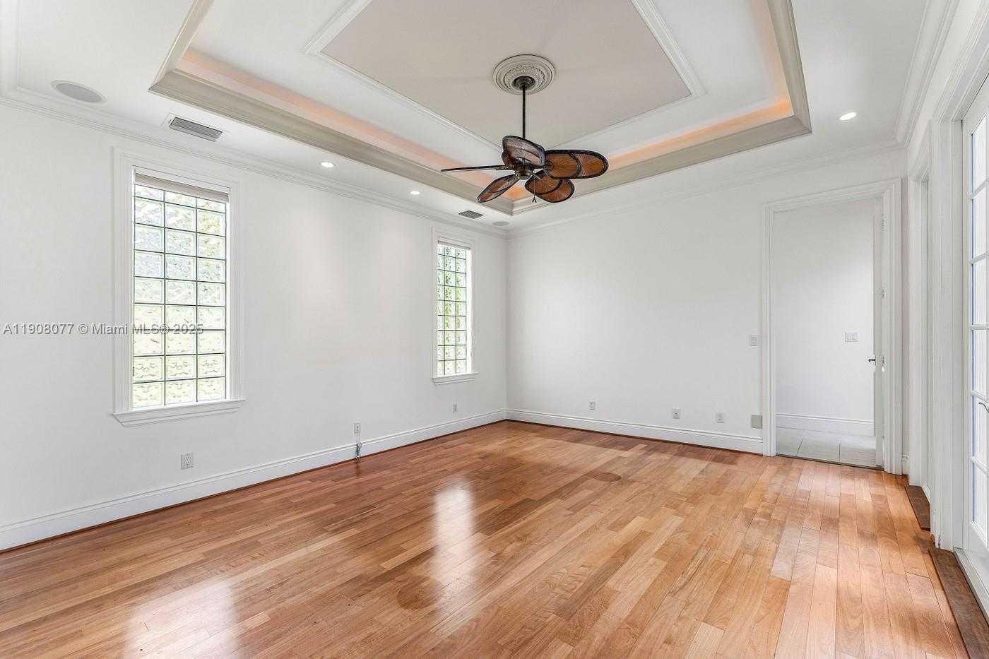 Small Image of 705 OCEAN DR, Juno Beach Number 43