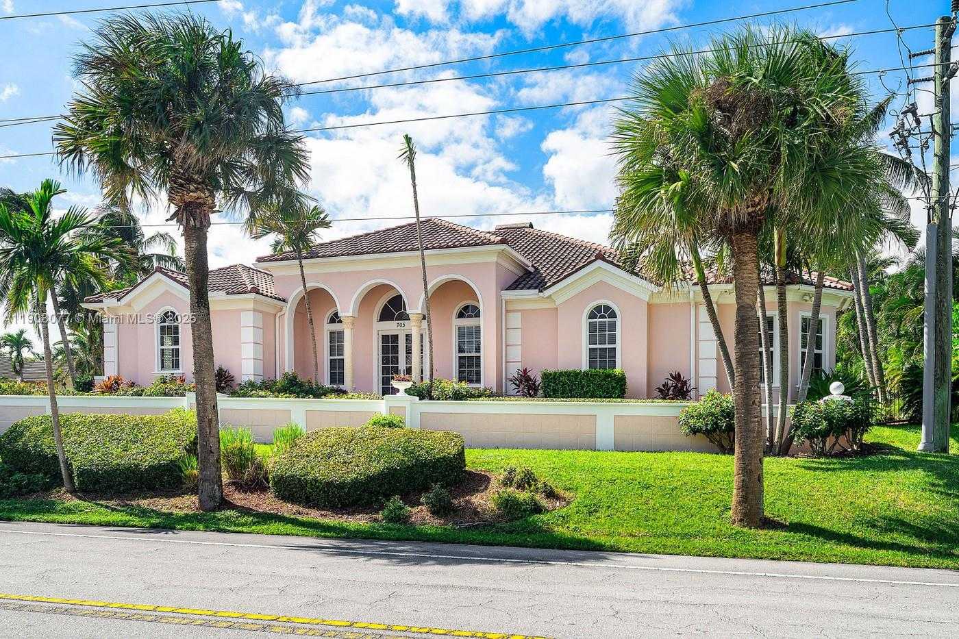 Small Image of 705 OCEAN DR, Juno Beach Number 5