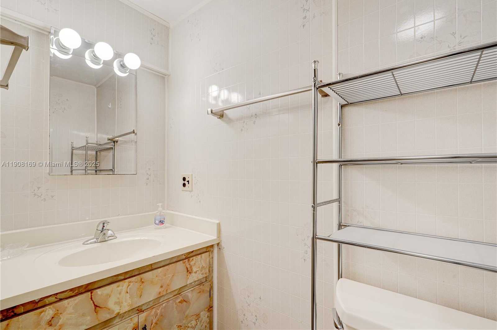 Small Image of 65821 OVERSEAS HWY #75, Long Key Number 39