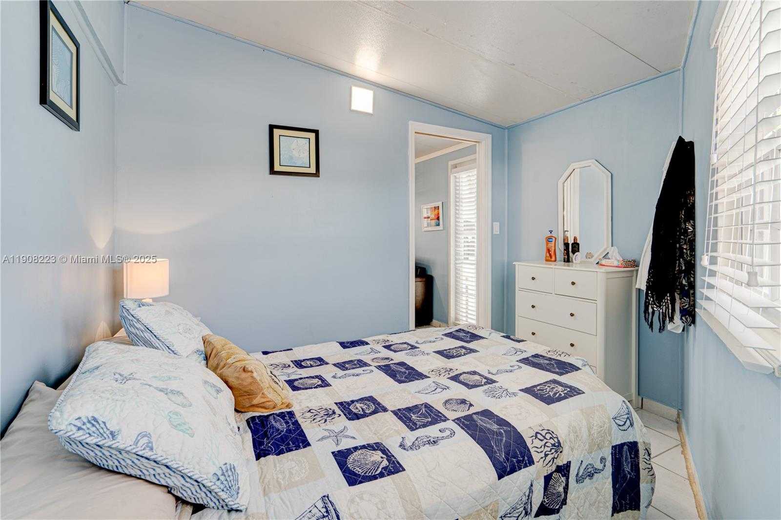 Small Image of 65821 OVERSEAS HWY #98, Long Key Number 18