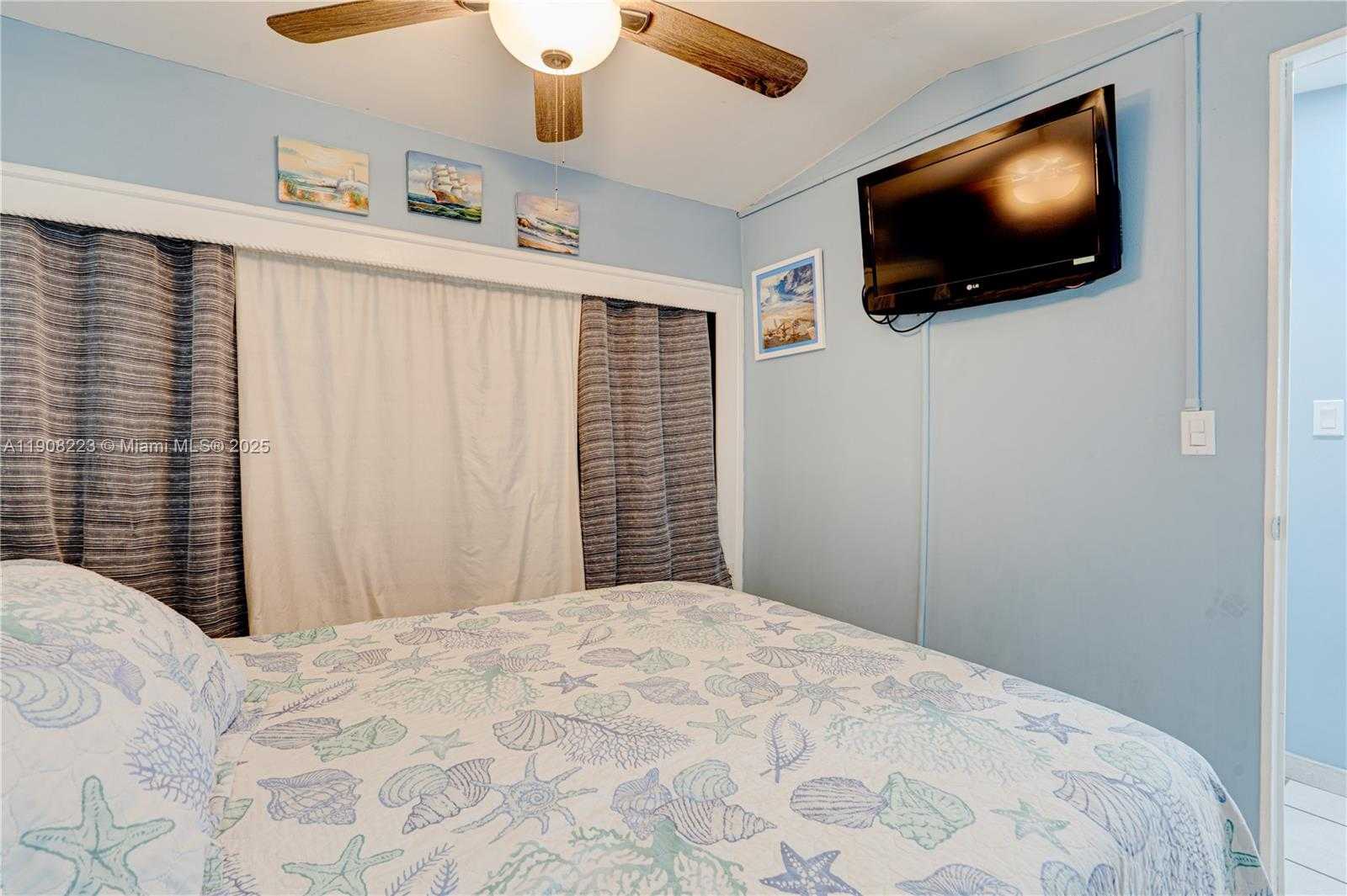 Small Image of 65821 OVERSEAS HWY #98, Long Key Number 21