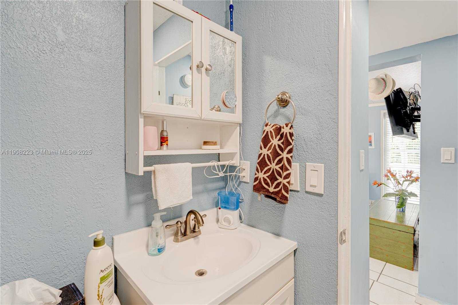 Small Image of 65821 OVERSEAS HWY #98, Long Key Number 23