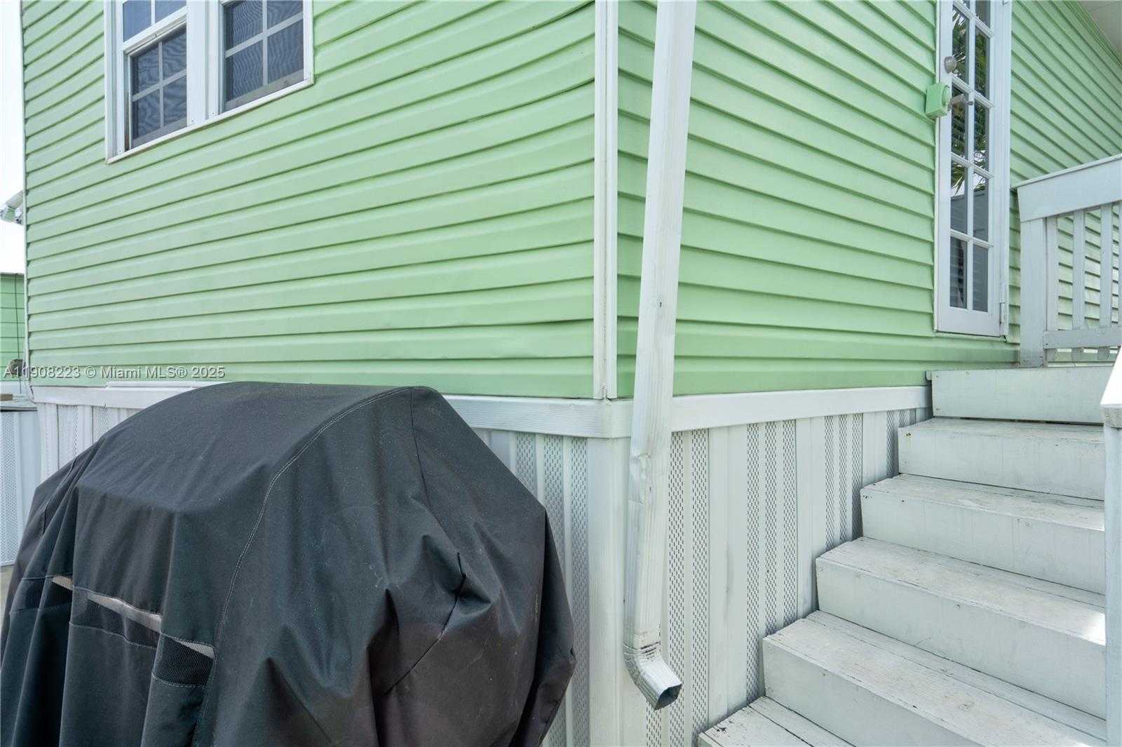 Small Image of 65821 OVERSEAS HWY #98, Long Key Number 34