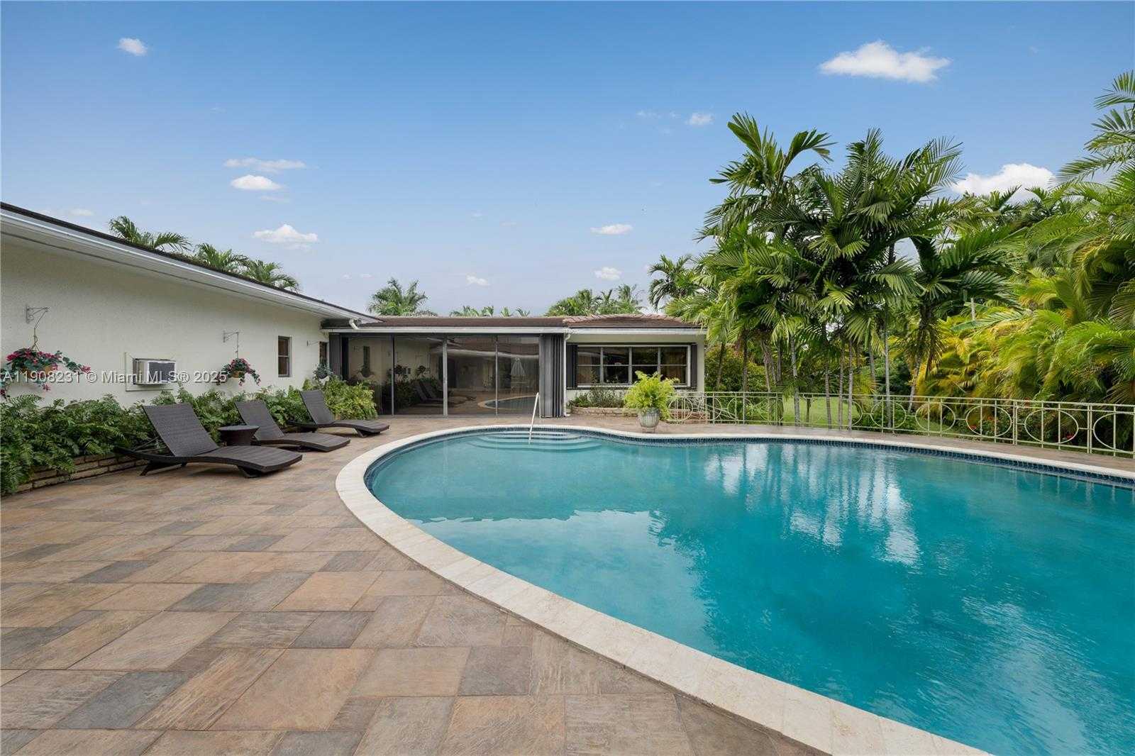 Small Image of 145 HARBOUR WAY, Bal Harbour Number 11