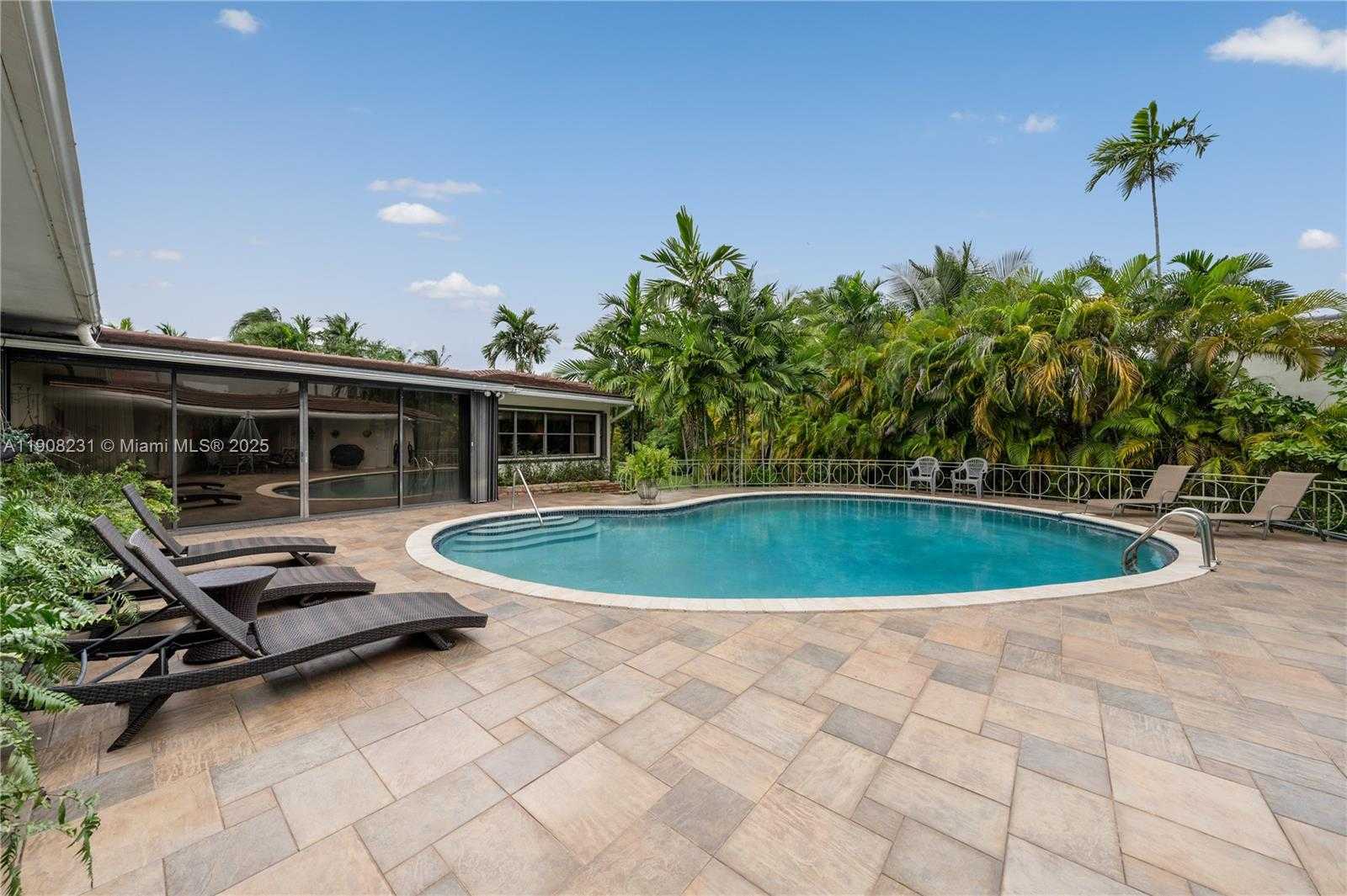 Small Image of 145 HARBOUR WAY, Bal Harbour Number 13