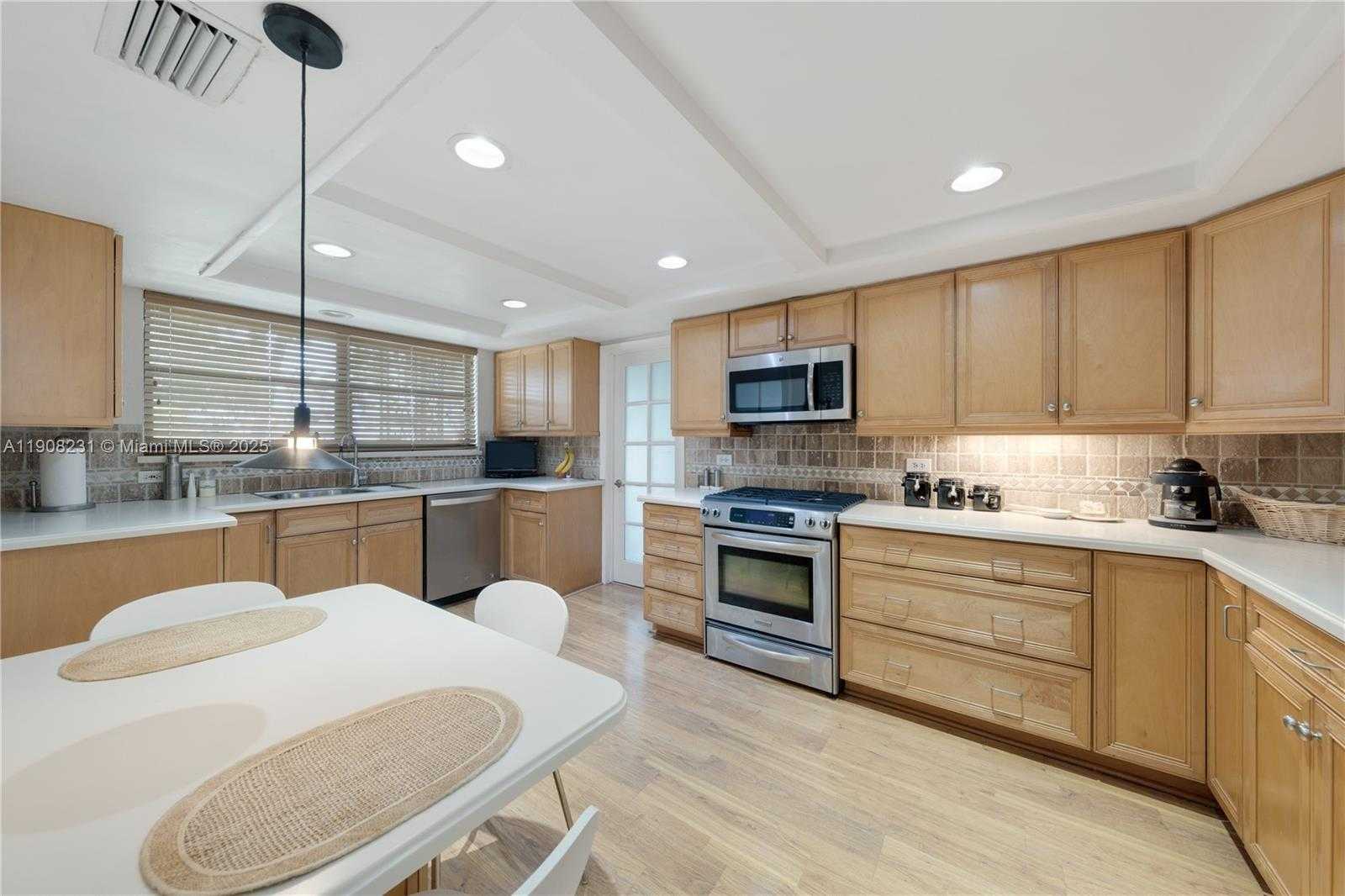 Small Image of 145 HARBOUR WAY, Bal Harbour Number 19