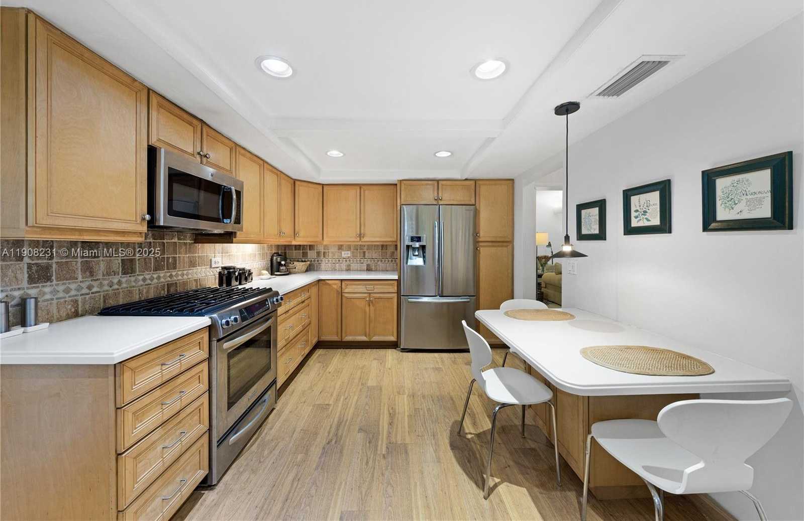 Small Image of 145 HARBOUR WAY, Bal Harbour Number 21