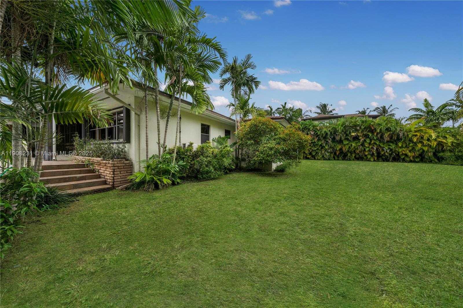 Small Image of 145 HARBOUR WAY, Bal Harbour Number 34