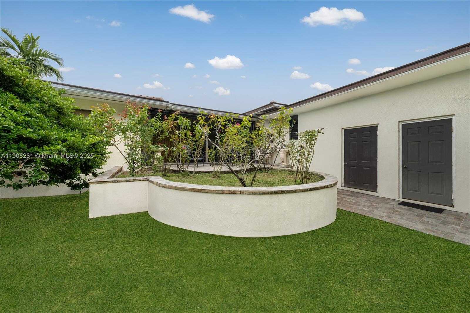 Small Image of 145 HARBOUR WAY, Bal Harbour Number 36