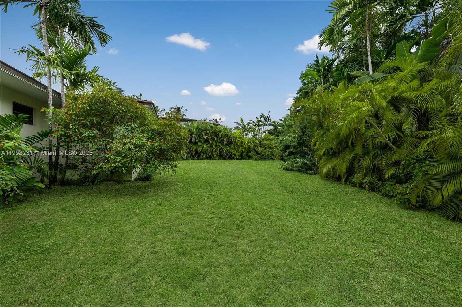 Small Image of 145 HARBOUR WAY, Bal Harbour Number 37