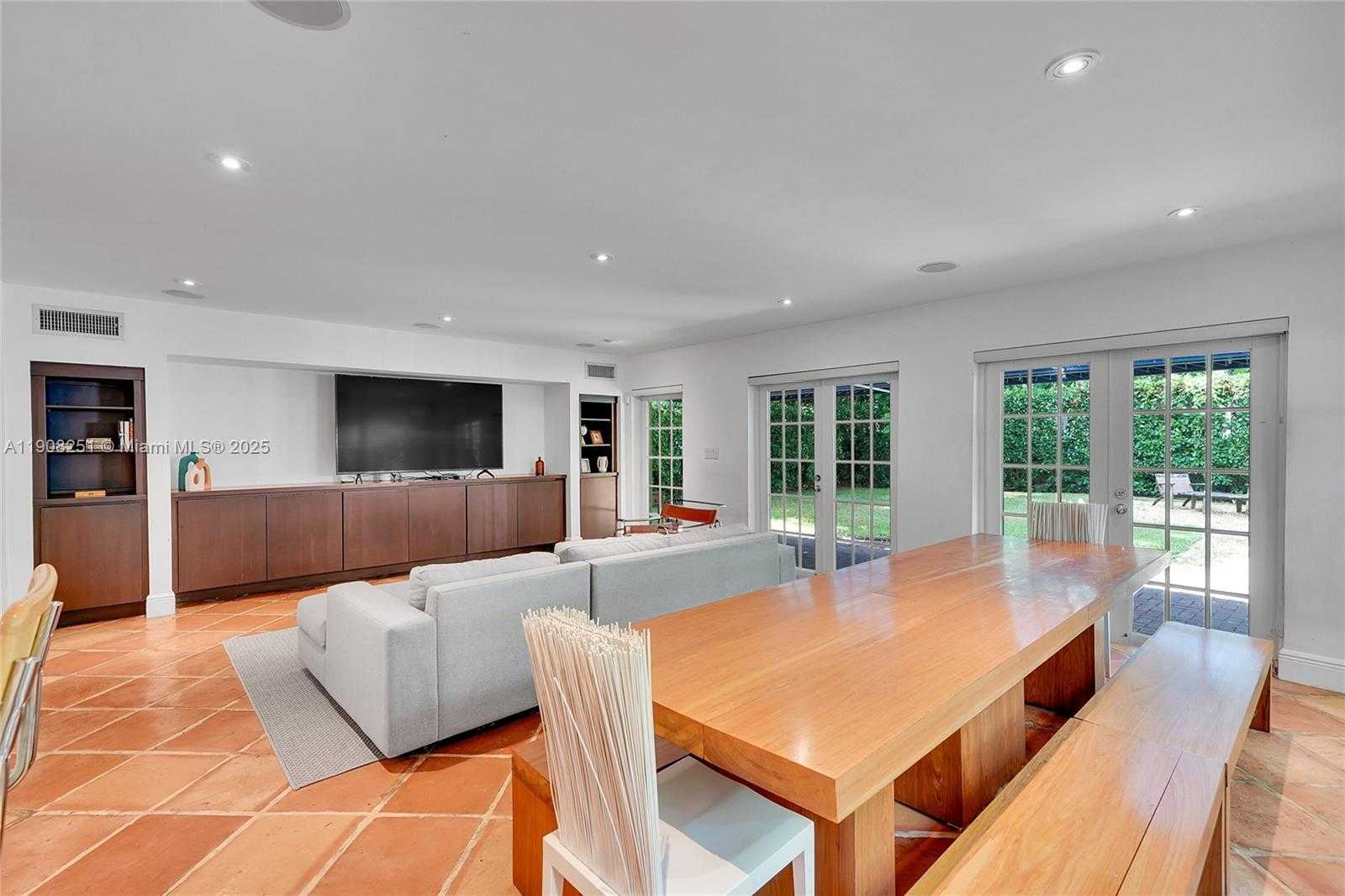 Small Image of 4150 VENTURA AVE, Miami Number 10