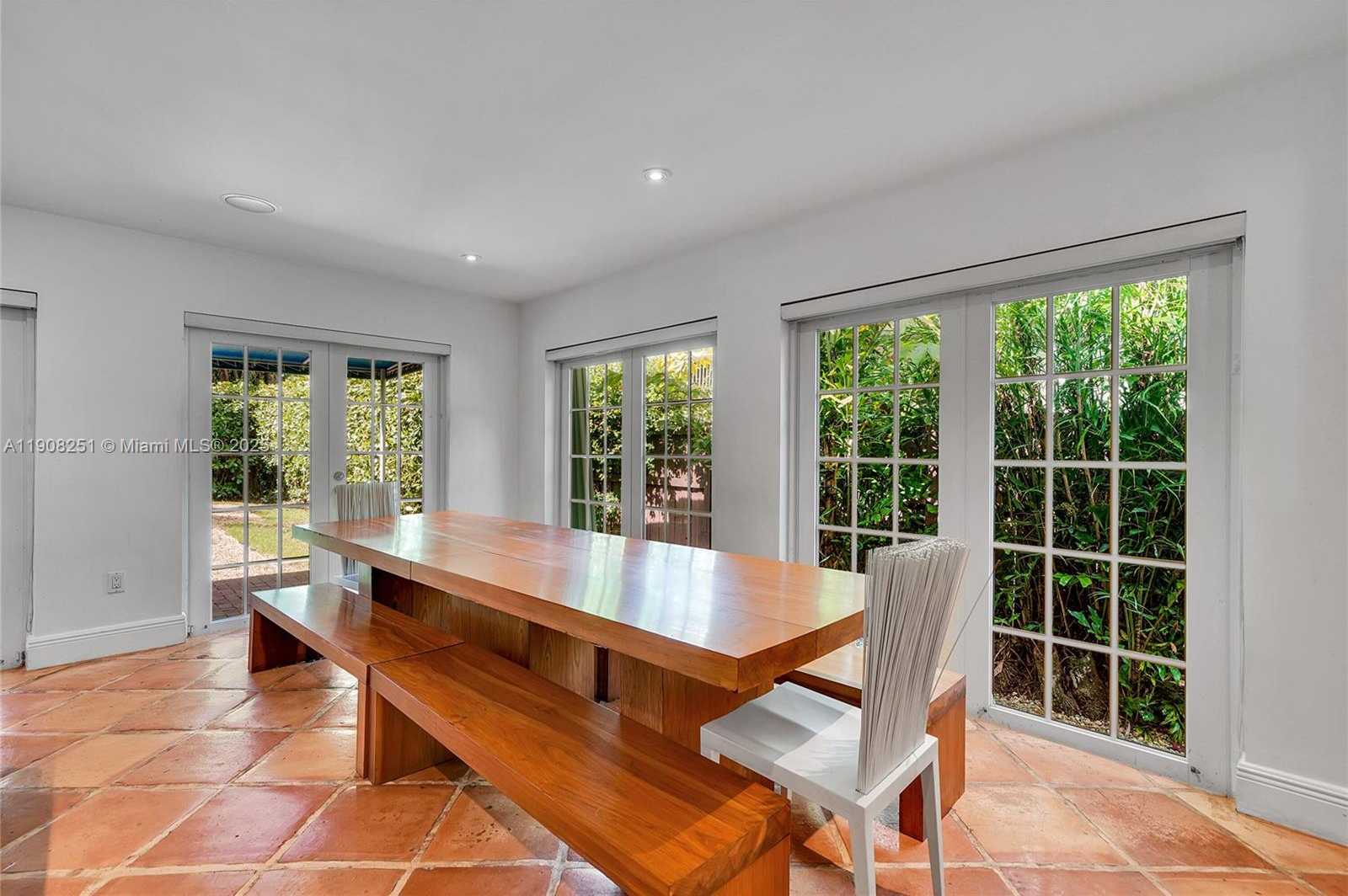 Small Image of 4150 VENTURA AVE, Miami Number 12