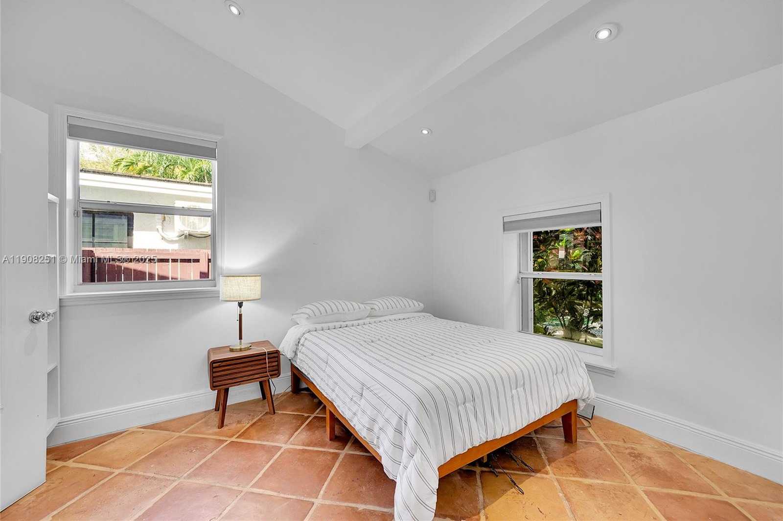 Small Image of 4150 VENTURA AVE, Miami Number 20