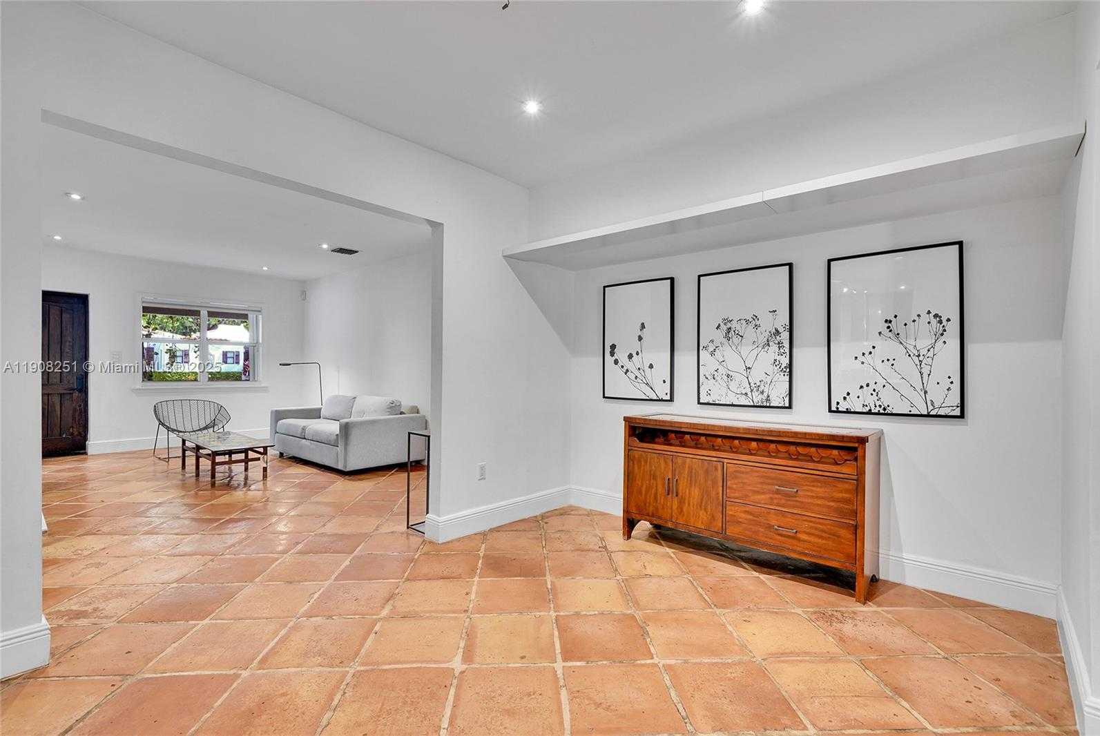 Small Image of 4150 VENTURA AVE, Miami Number 4