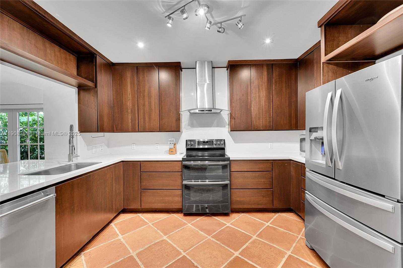 Small Image of 4150 VENTURA AVE, Miami Number 6