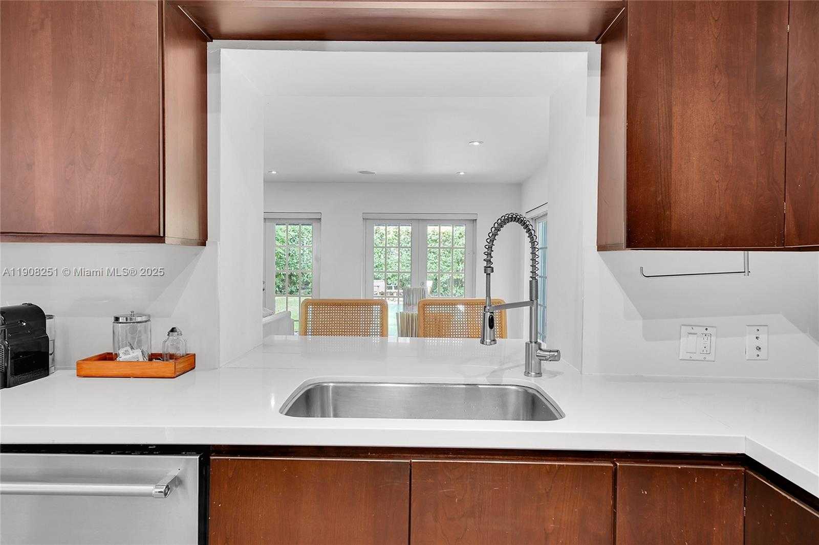 Small Image of 4150 VENTURA AVE, Miami Number 7