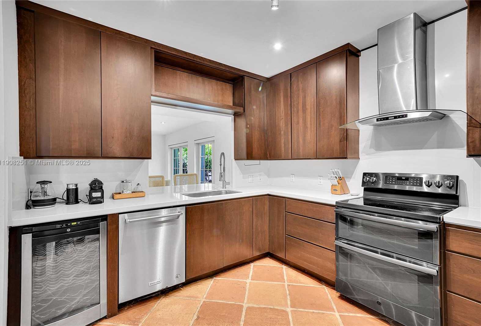 Small Image of 4150 VENTURA AVE, Miami Number 8