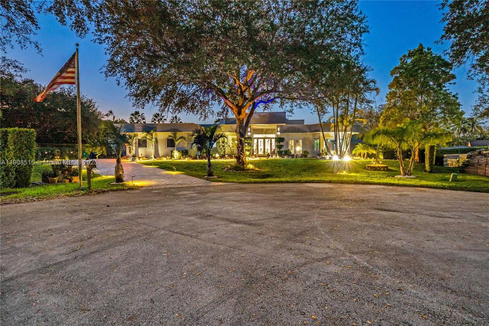 Small Image of 11135 SOUTH WEST 57TH CT, Cooper City Number 2