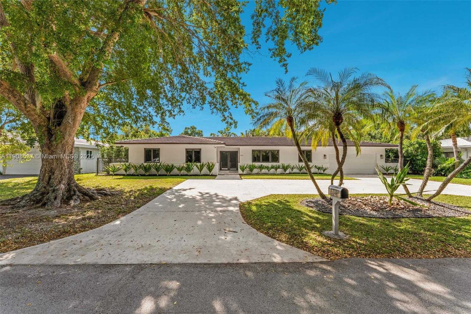 Small Image of 1460 CAMPAMENTO AVE, Coral Gables Number 1