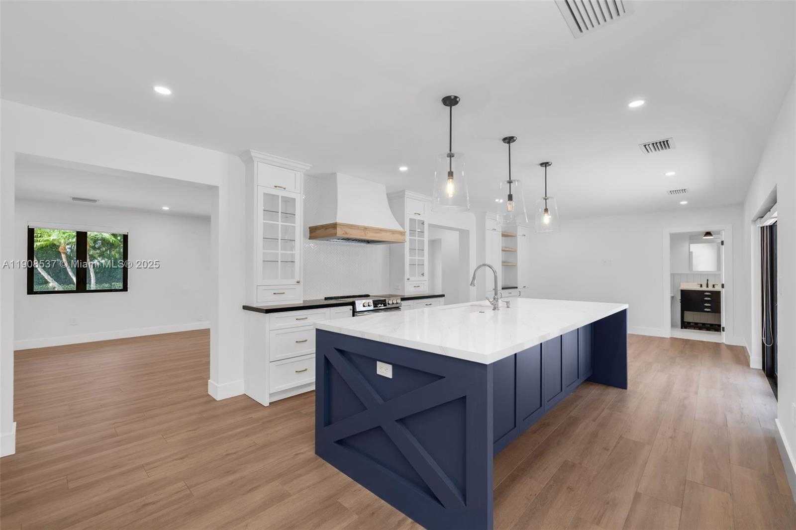 Small Image of 1460 CAMPAMENTO AVE, Coral Gables Number 17