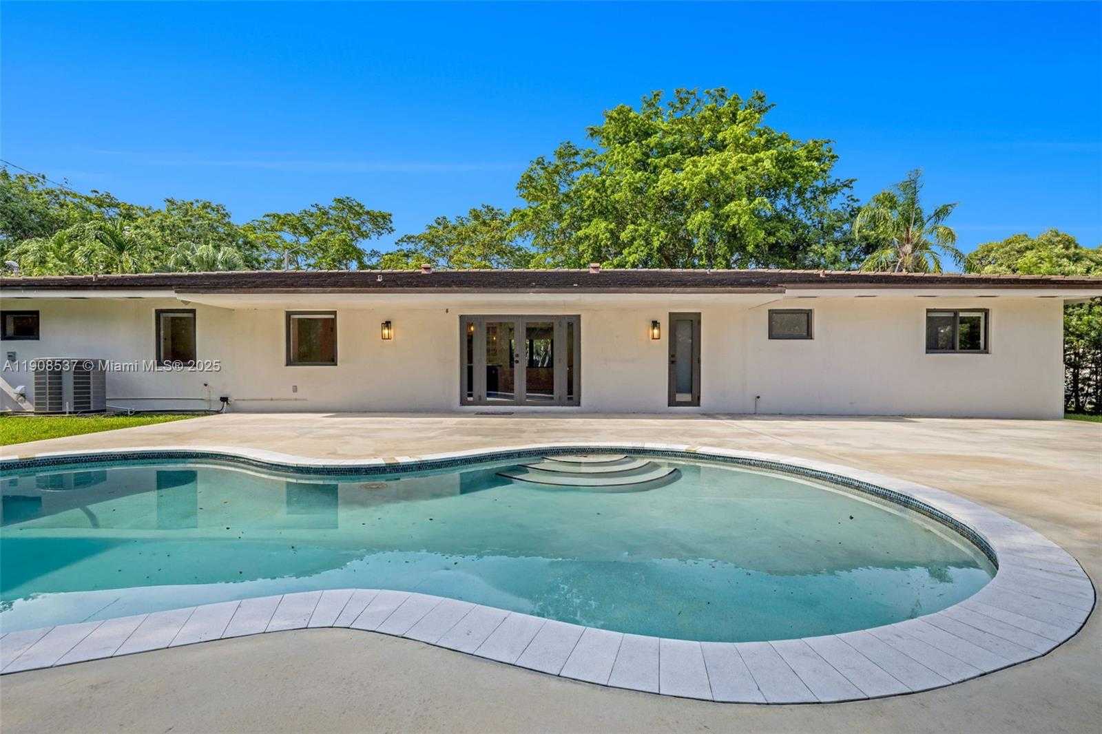 Small Image of 1460 CAMPAMENTO AVE, Coral Gables Number 25