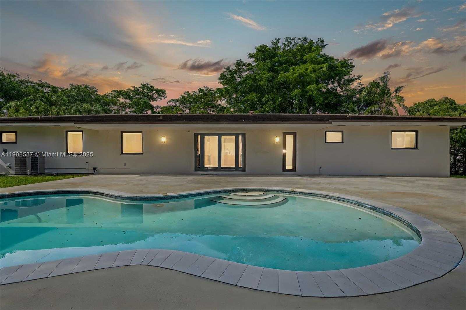 Small Image of 1460 CAMPAMENTO AVE, Coral Gables Number 26