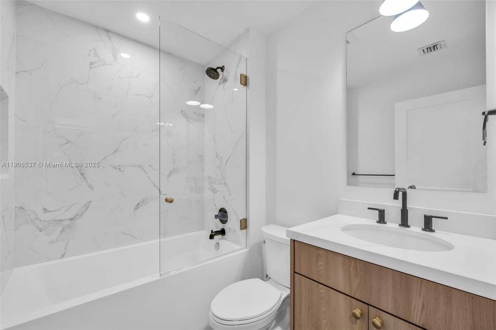 Small Image of 1460 CAMPAMENTO AVE, Coral Gables Number 27