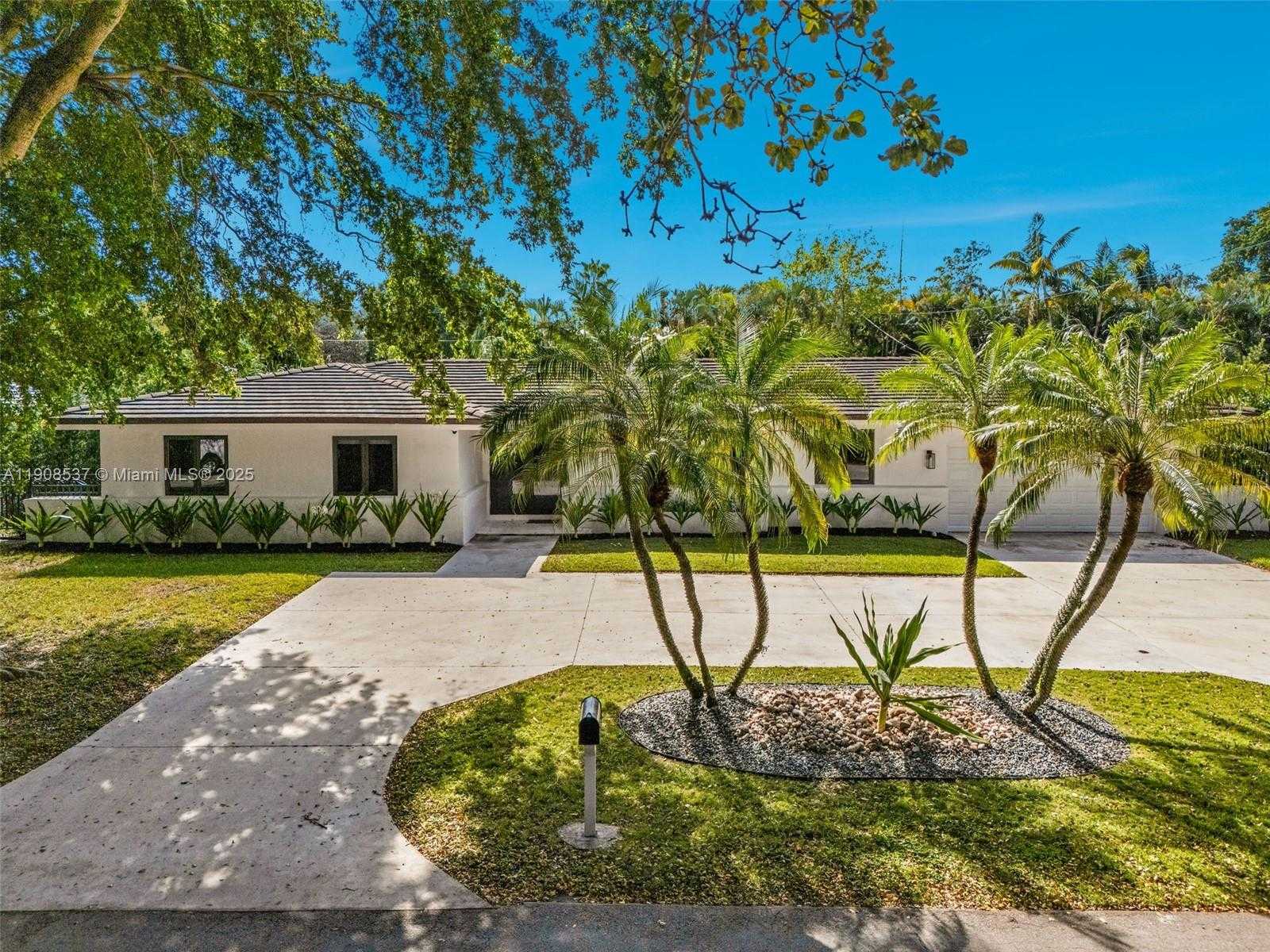 Small Image of 1460 CAMPAMENTO AVE, Coral Gables Number 3
