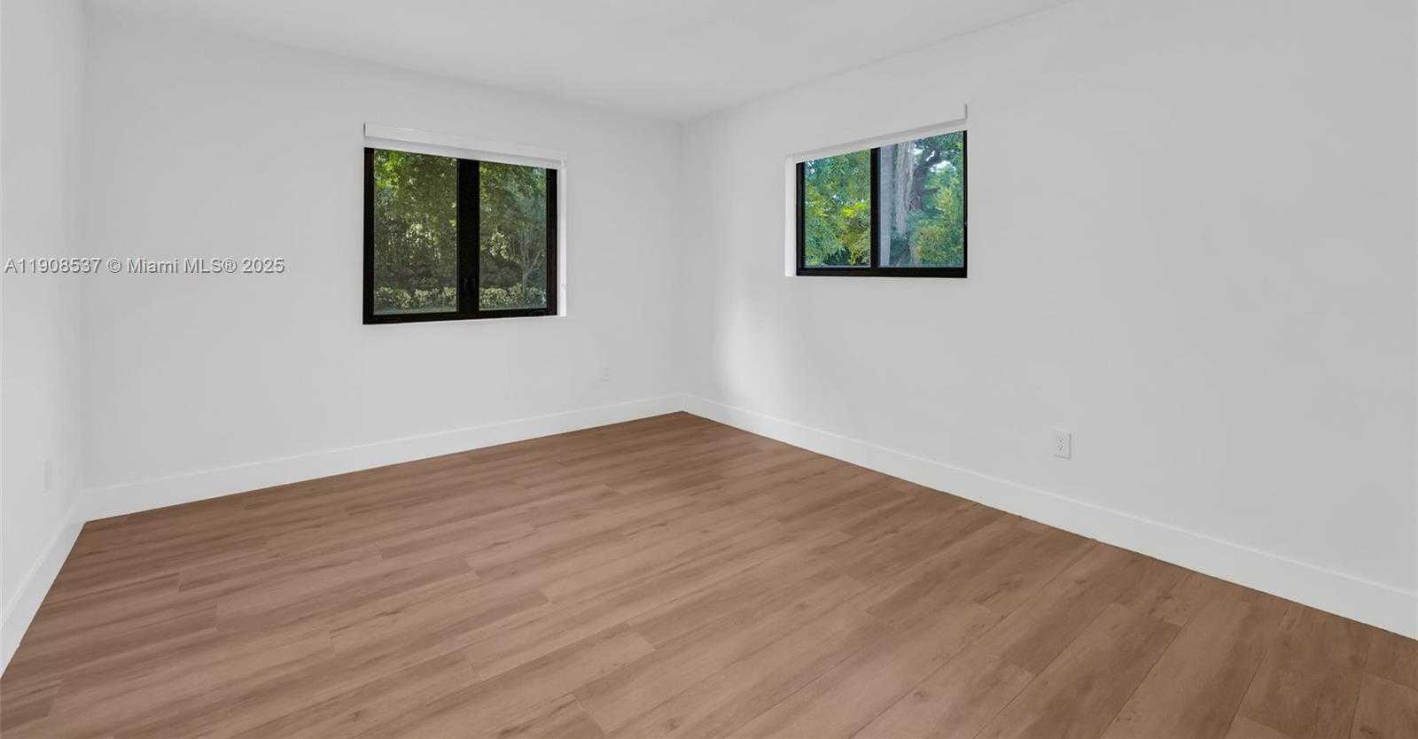 Small Image of 1460 CAMPAMENTO AVE, Coral Gables Number 31