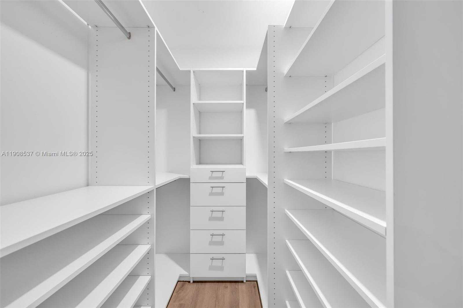 Small Image of 1460 CAMPAMENTO AVE, Coral Gables Number 37