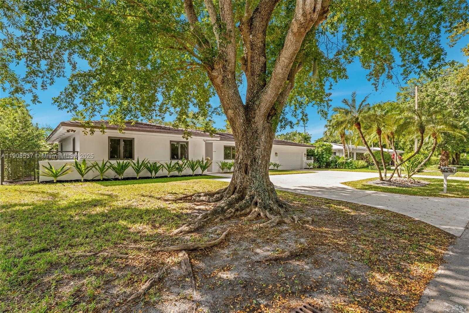 Small Image of 1460 CAMPAMENTO AVE, Coral Gables Number 4