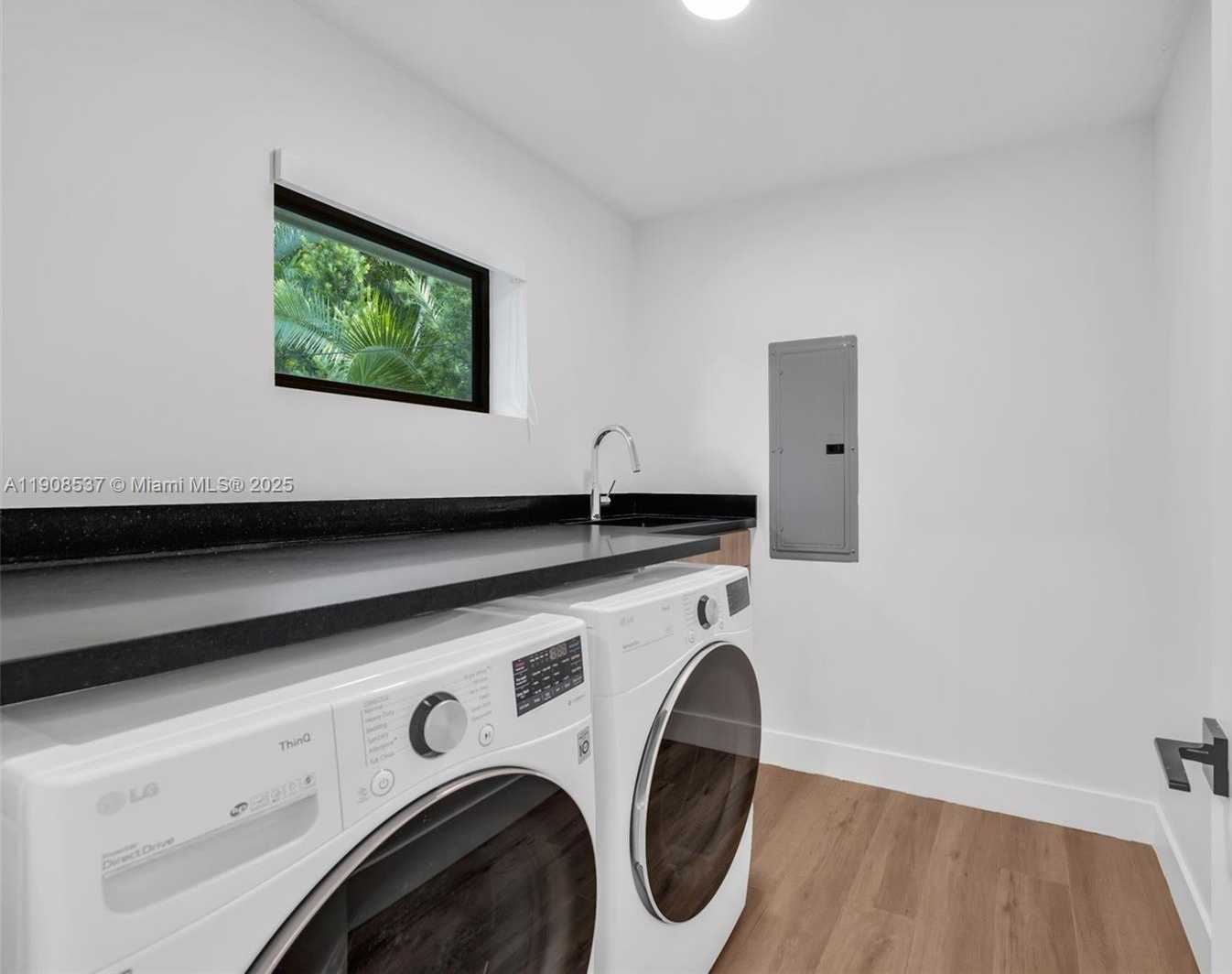 Small Image of 1460 CAMPAMENTO AVE, Coral Gables Number 41